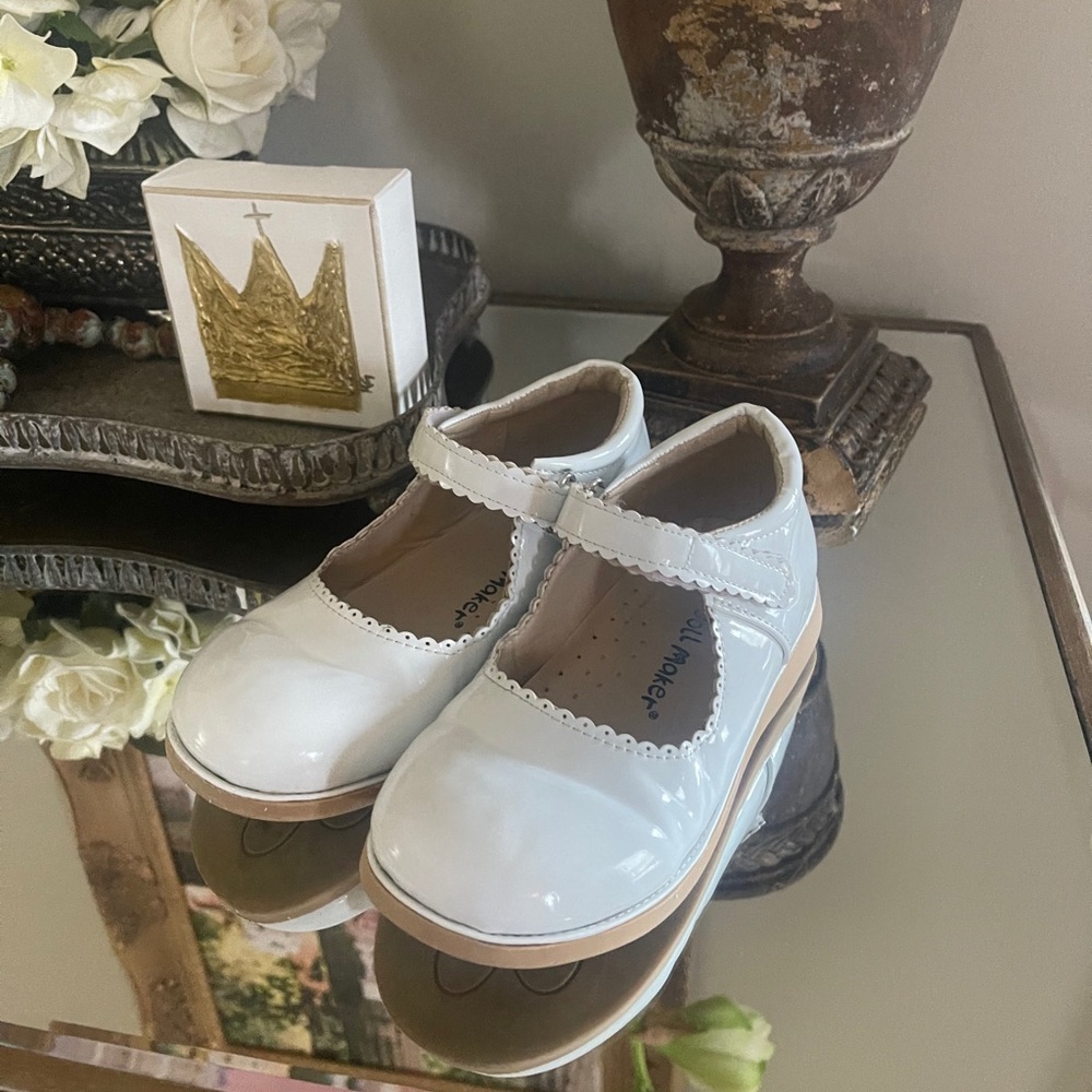 SOLD- Girls Mary Jane White Dress Shoes